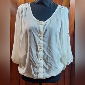 NO BOUNDARIES Button Down Blouse